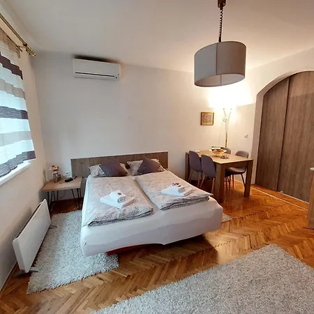 Mb Deluxe Apartment