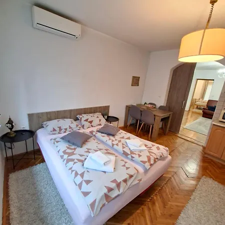 Mb Deluxe Apartment *